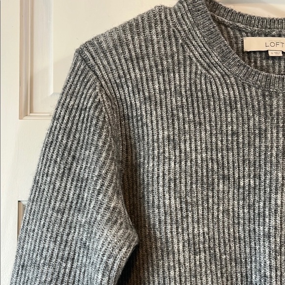 LOFT Chunky Knit Ribbed Wool Blend Gray Sweater w/ Rounded Hem - Size Small - Picture 4 of 13